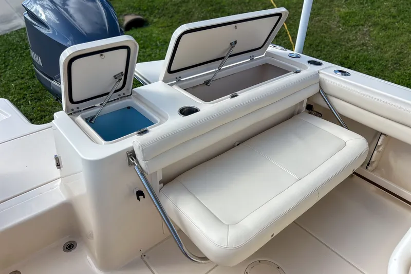 Slide: The Image of Grady-White FISHERMAN 236 2017 - 18