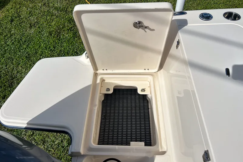 Slide: The Image of Grady-White FISHERMAN 236 2017 - 42