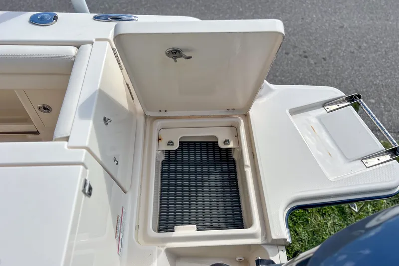 Slide: The Image of Grady-White FISHERMAN 236 2017 - 43