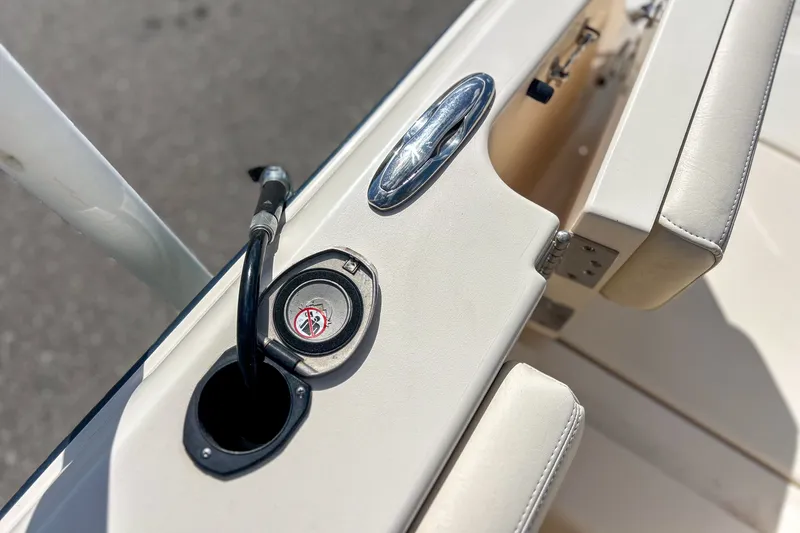 Slide: The Image of Grady-White FISHERMAN 236 2017 - 46