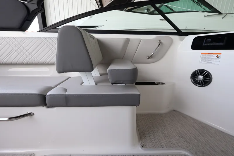 Slide: The Image of Sea Ray SDX 250 Outboard 2026 - 16