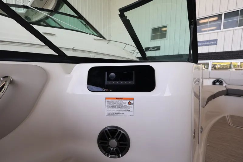 Slide: The Image of Sea Ray SDX 250 Outboard 2026 - 18