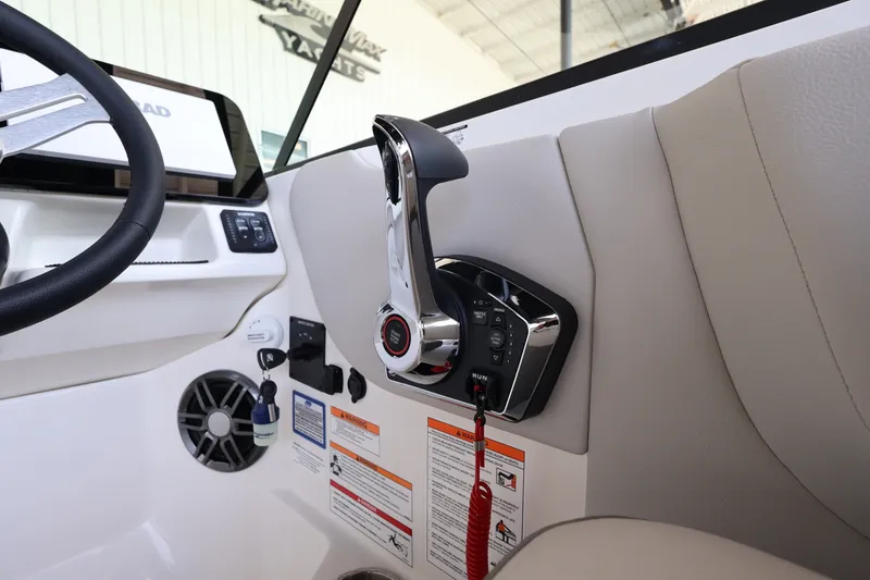Slide: The Image of Sea Ray SDX 250 Outboard 2026 - 21