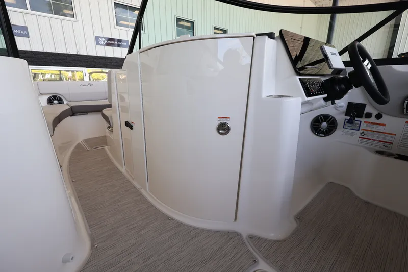 Slide: The Image of Sea Ray SDX 250 Outboard 2026 - 23