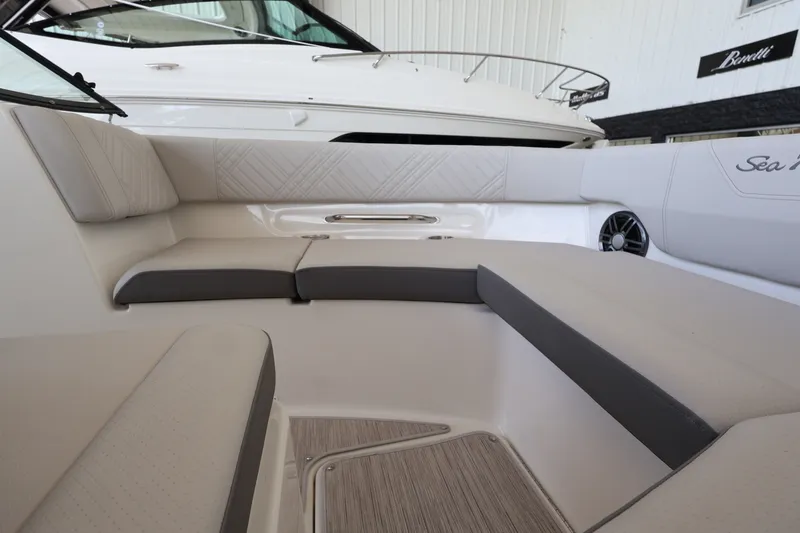 Slide: The Image of Sea Ray SDX 250 Outboard 2026 - 30
