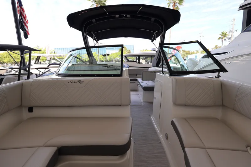 Slide: The Image of Sea Ray SDX 250 Outboard 2026 - 32