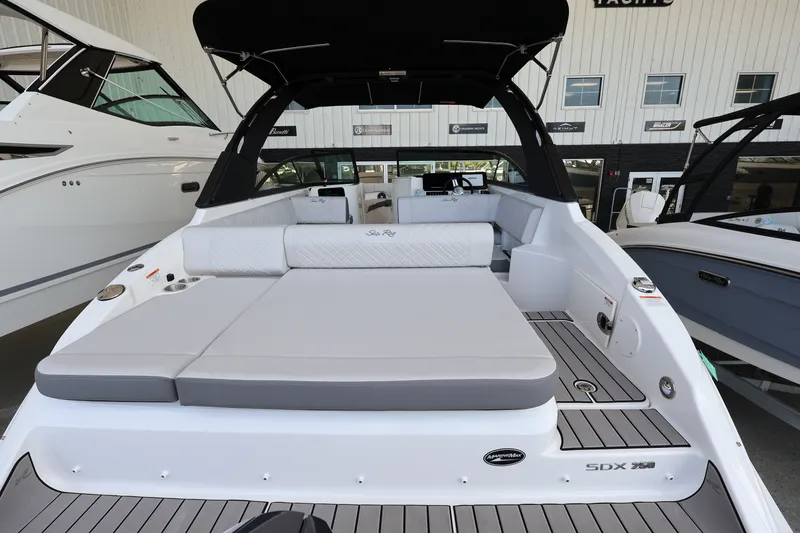Slide: The Image of Sea Ray SDX 250 Outboard 2026 - 7