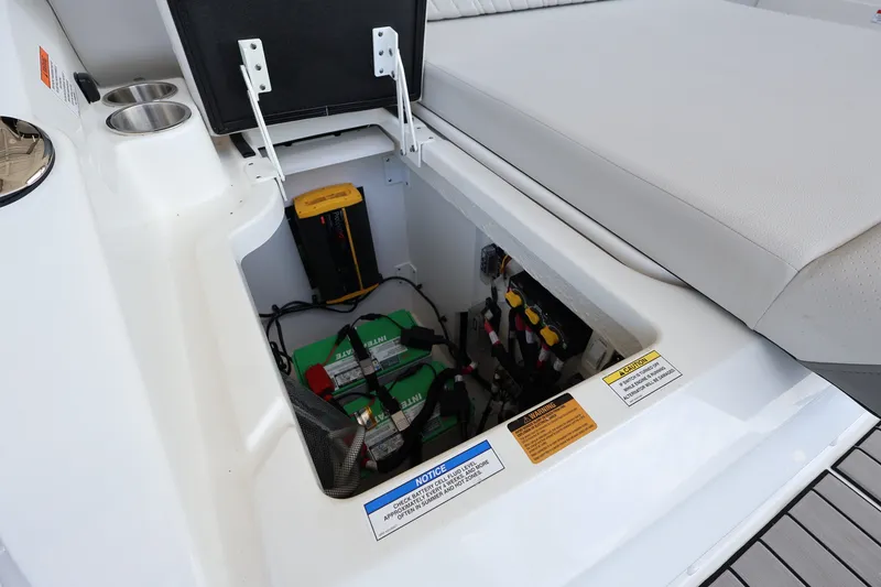 Slide: The Image of Sea Ray SDX 250 Outboard 2026 - 9