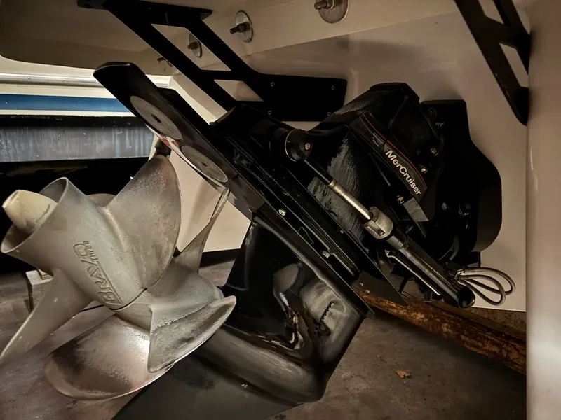 Slide: The Image of Four Winns V255 2022 - 28