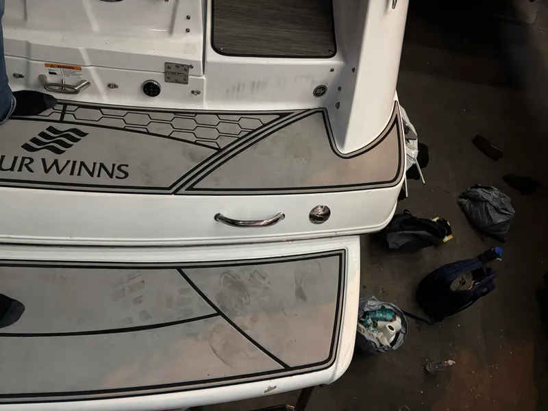 Slide: The Image of Four Winns V255 2022 - 34