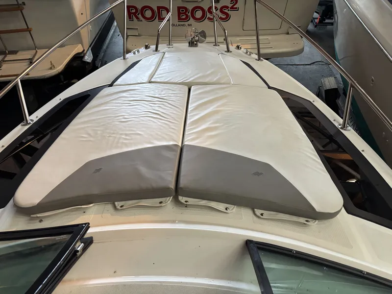 Slide: The Image of Four Winns V255 2022 - 35