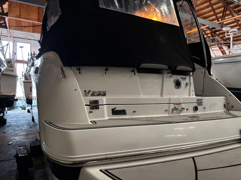 Slide: The Image of Four Winns V255 2022 - 4