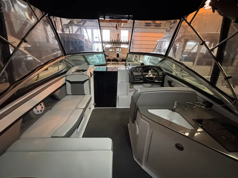 Slide: The Image of Four Winns V255 2022 - 6