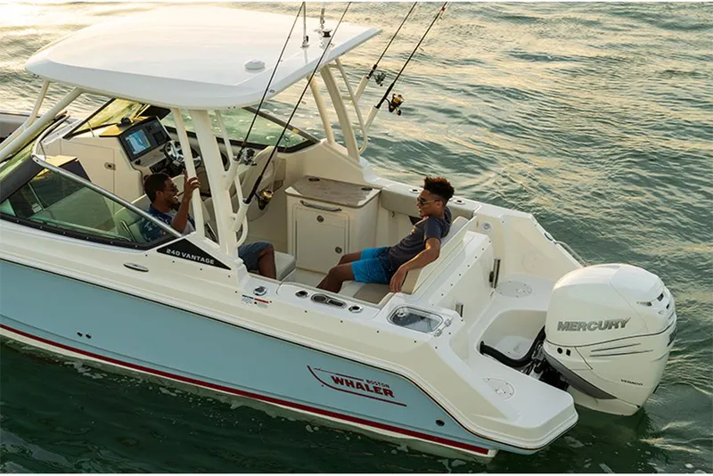 Slide: The Image of Boston Whaler 240 Vantage 2023 - 5