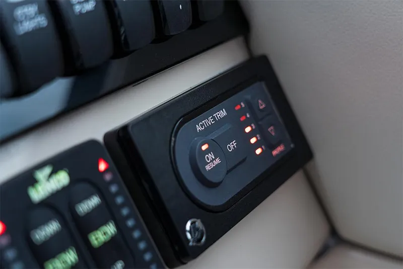 Slide: The Image of Boston Whaler 240 Vantage 2023 - 72