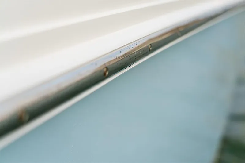 Slide: The Image of Boston Whaler 240 Vantage 2023 - 74