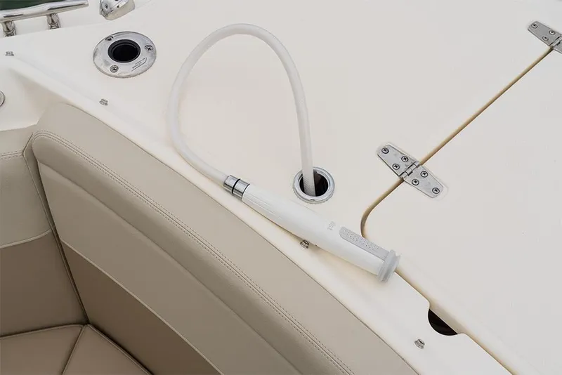 Slide: The Image of Boston Whaler 240 Vantage 2023 - 88