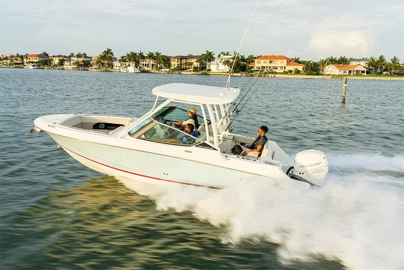 Slide: The Image of Boston Whaler 240 Vantage 2023 - 9