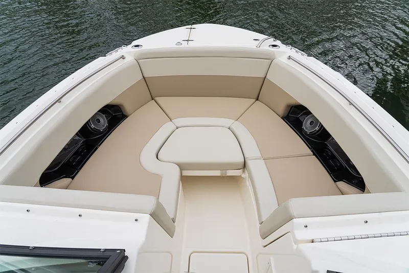 Slide: The Image of Boston Whaler 240 Vantage 2023 - 91