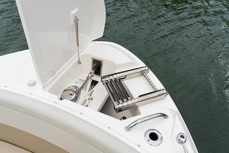 Slide: The Image of Boston Whaler 240 Vantage 2023 - 92