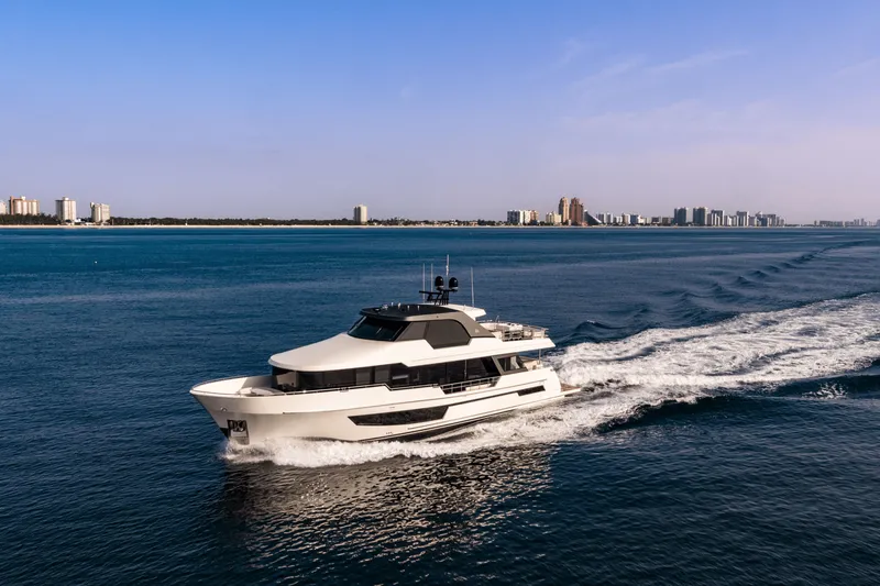 Slide: The Image of Ocean Alexander 32L 2026 - 17