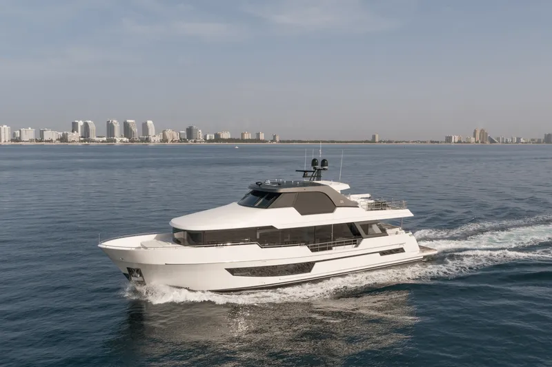 Slide: The Image of Ocean Alexander 32L 2026 - 28