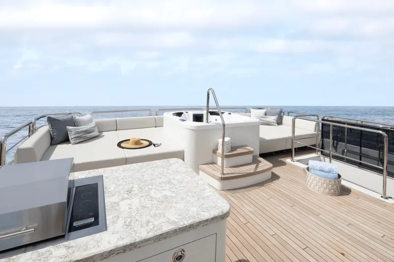 Slide: The Image of Ocean Alexander 32L 2026 - 45