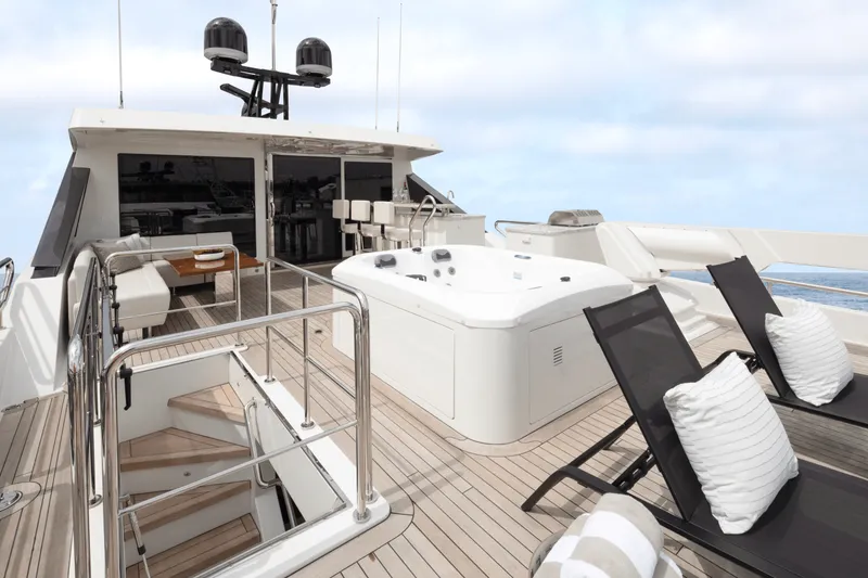 Slide: The Image of Ocean Alexander 32L 2026 - 49