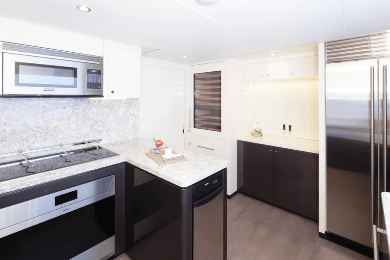 Slide: The Image of Ocean Alexander 32L 2026 - 60