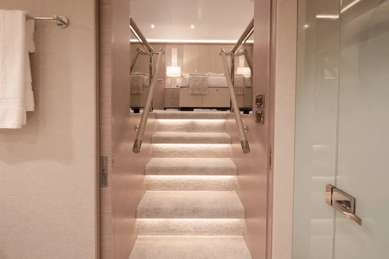 Slide: The Image of Ocean Alexander 32L 2026 - 62