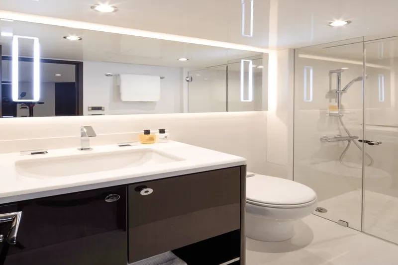 Slide: The Image of Ocean Alexander 32L 2026 - 65