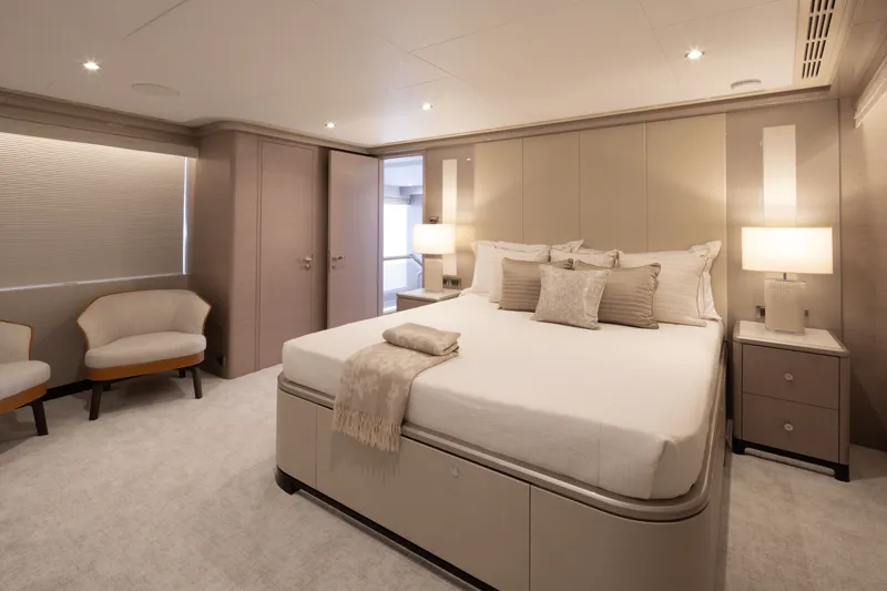 Slide: The Image of Ocean Alexander 32L 2026 - 66