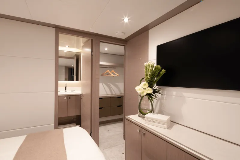 Slide: The Image of Ocean Alexander 32L 2026 - 72