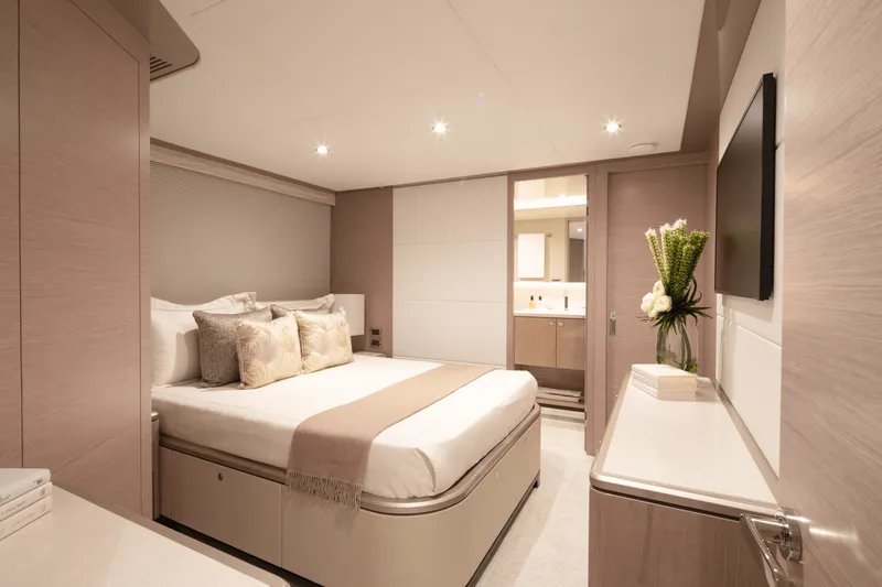 Slide: The Image of Ocean Alexander 32L 2026 - 74