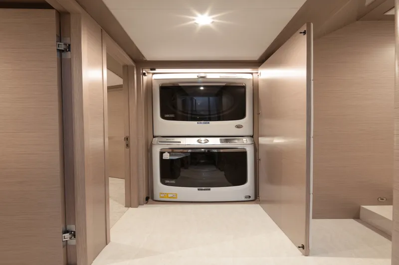 Slide: The Image of Ocean Alexander 32L 2026 - 76