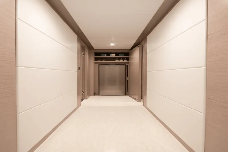 Slide: The Image of Ocean Alexander 32L 2026 - 78