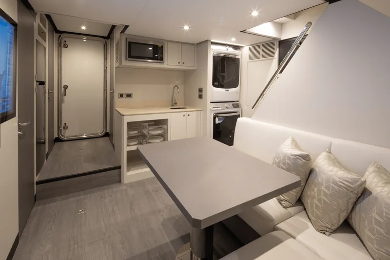 Slide: The Image of Ocean Alexander 32L 2026 - 79