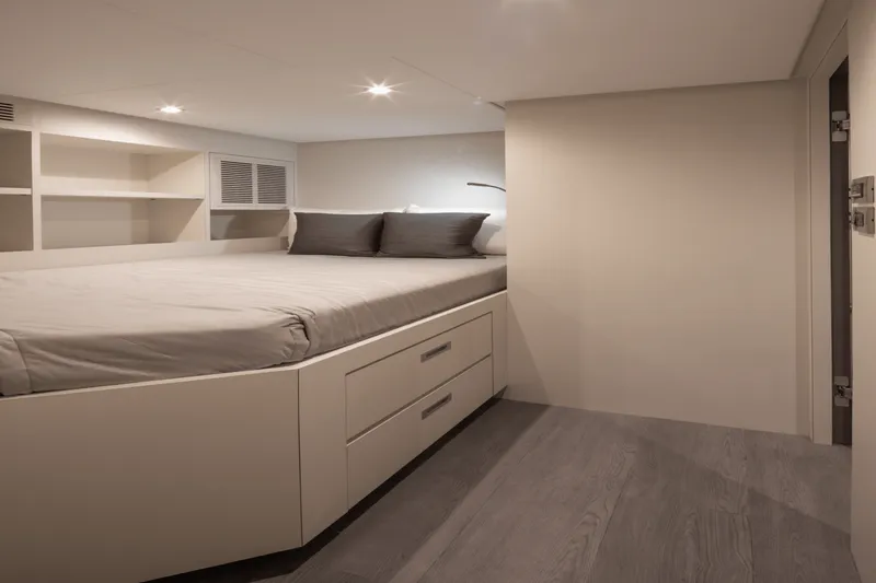 Slide: The Image of Ocean Alexander 32L 2026 - 80