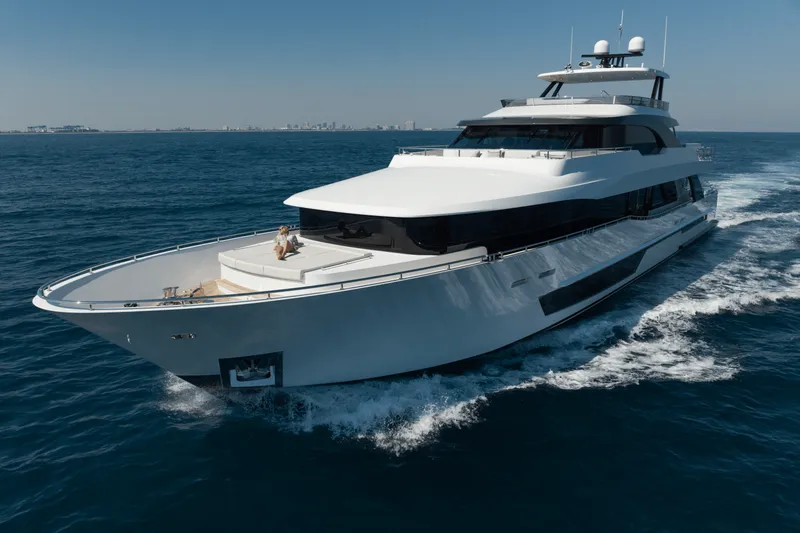 Slide: The Image of Ocean Alexander 37L 2026 - 13