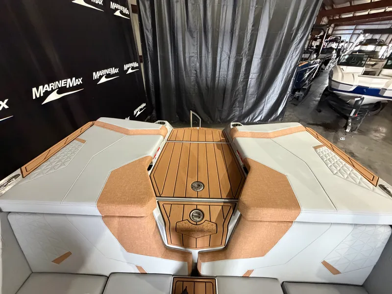 Slide: The Image of Nautique Super Air Nautique GS22 2026 - 21