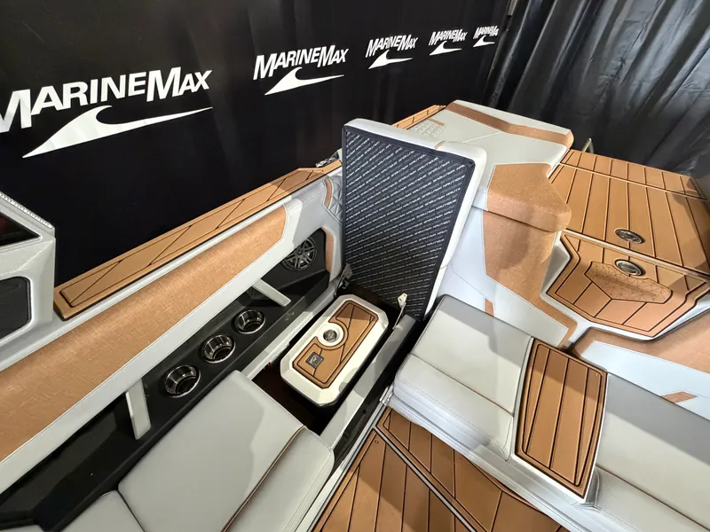 Slide: The Image of Nautique Super Air Nautique GS22 2026 - 36