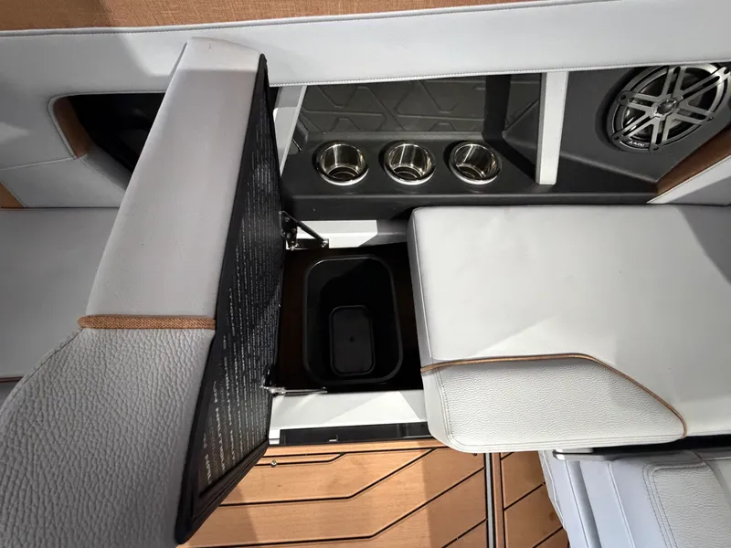 Slide: The Image of Nautique Super Air Nautique GS22 2026 - 37