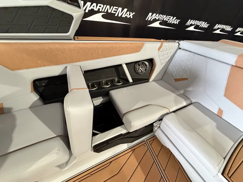 Slide: The Image of Nautique Super Air Nautique GS22 2026 - 38