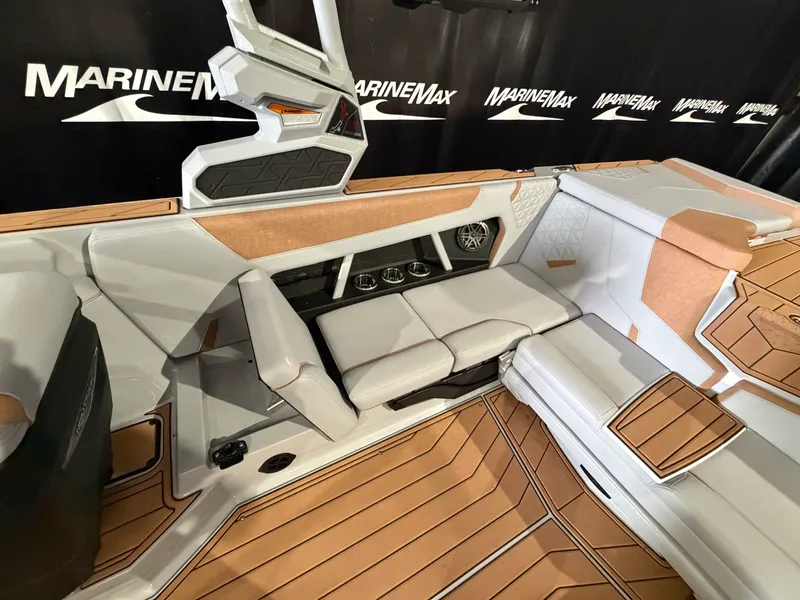 Slide: The Image of Nautique Super Air Nautique GS22 2026 - 40