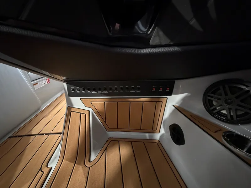 Slide: The Image of Nautique Super Air Nautique GS22 2026 - 43