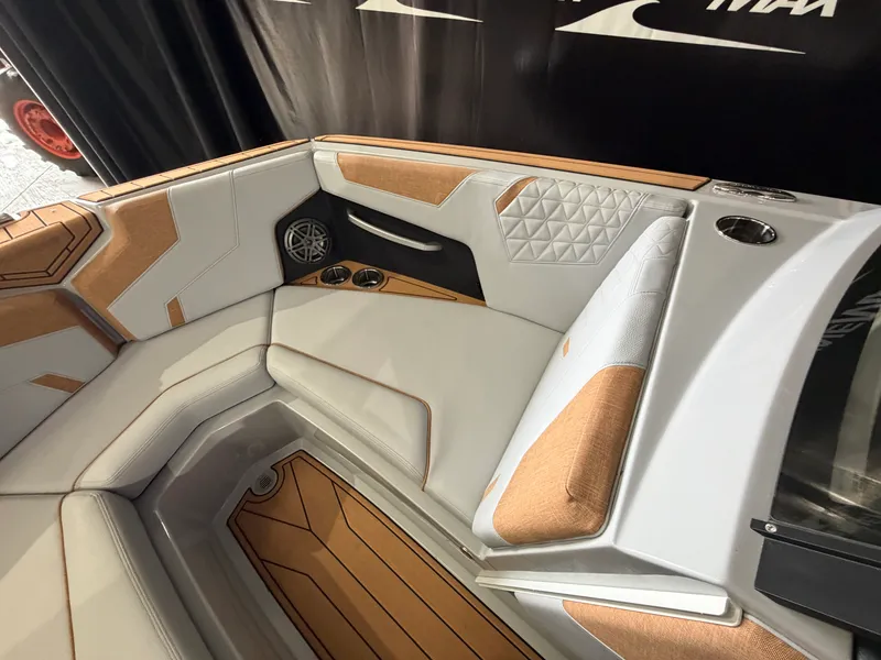 Slide: The Image of Nautique Super Air Nautique GS22 2026 - 62