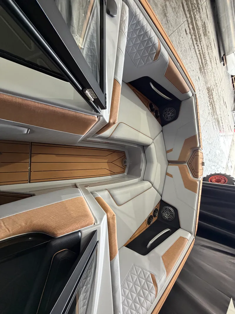 Slide: The Image of Nautique Super Air Nautique GS22 2026 - 63