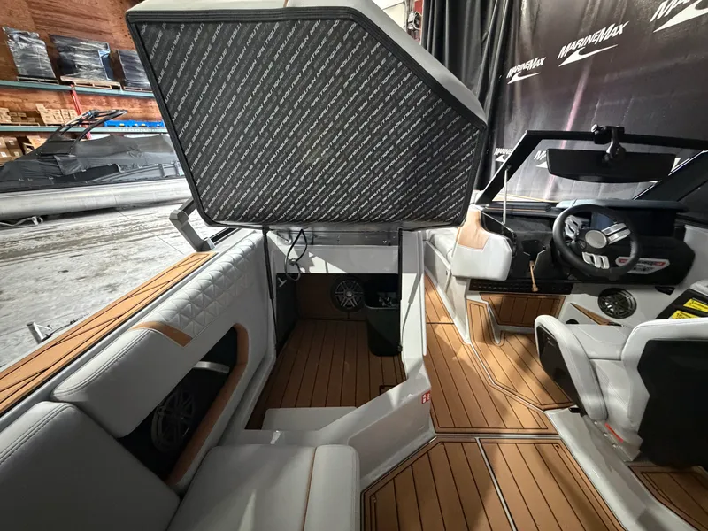 Slide: The Image of Nautique Super Air Nautique GS22 2026 - 65