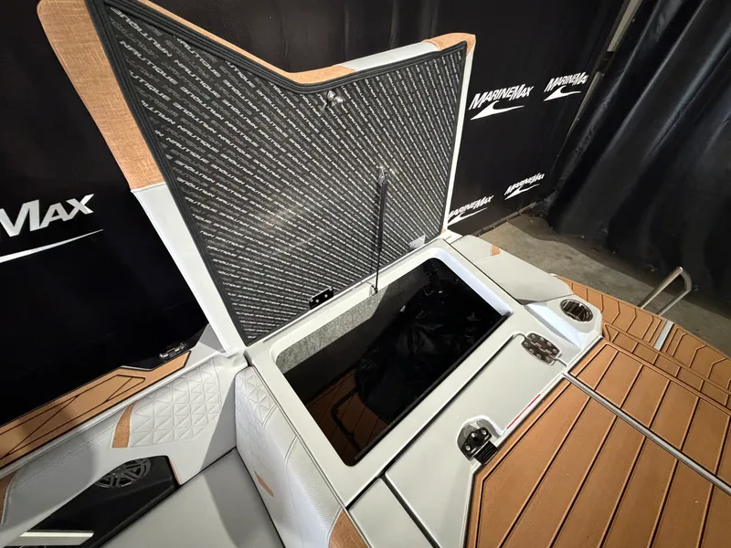 Slide: The Image of Nautique Super Air Nautique GS22 2026 - 19