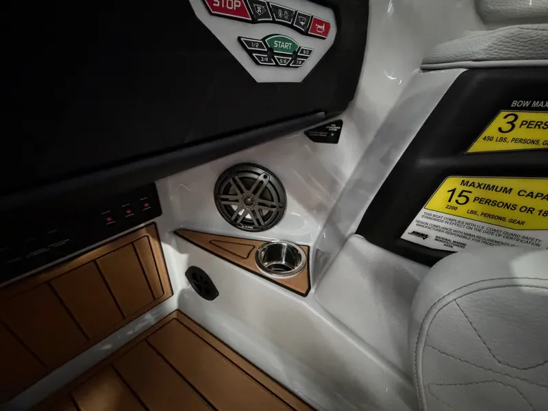Slide: The Image of Nautique Super Air Nautique GS22 2026 - 44